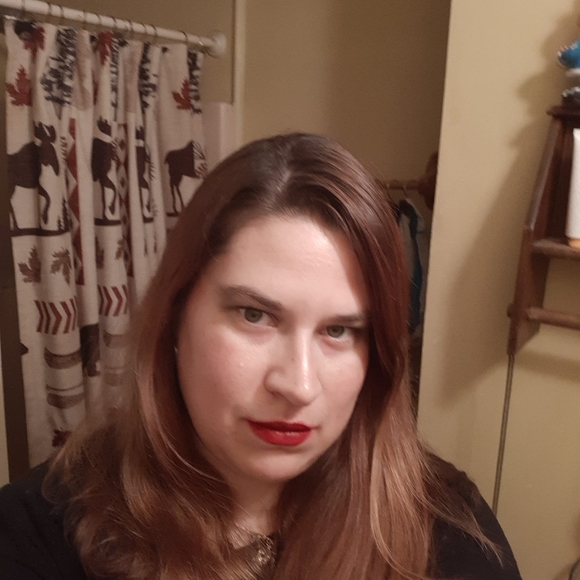 Meet your Posher, Erin - Picture 1 of 1